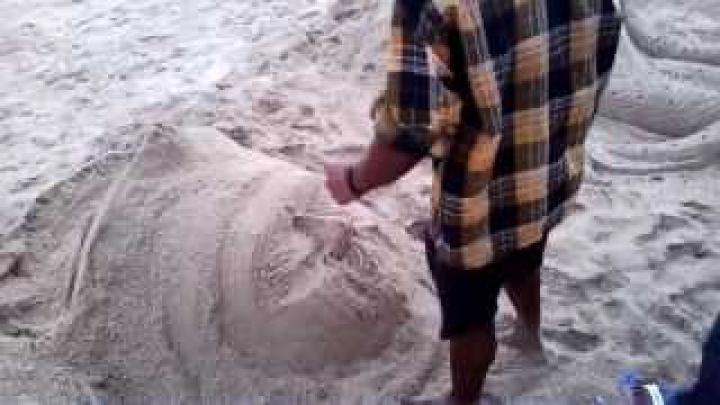How To Create Sand Sculpture - Orissa Tourism HD Video