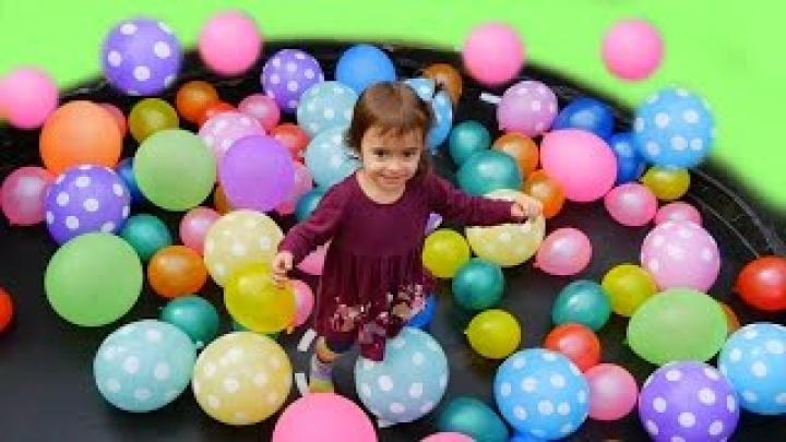 The Balloon Trampolin Show&amp;#39; for learning colors -Kids song-Colorful Balls